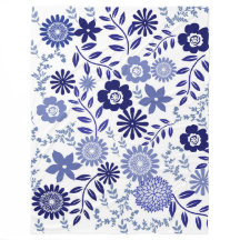 Blau-Weiß-Blumenmuster auf einer Blankette