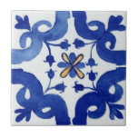 Blau-Weiß-Gelb-Blüten-Mittelmeer-Aquarell Fliese<br><div class="desc">Die blaue, weiße und gelbe, blühende Keramik Aquarell Tile für ein wirklich bemerkenswertes und kunstvolles Design in Ihrer Küche! Diese einzigartigen Kacheln schaffen mit ihrem kühnen blau-gelben Muster einen exotischen, zeitlosen Look, der bei Unterhaltung sicher ein atemberaubender Konversationsstarter ist. Egal ob Sie sich einen atemberaubenden Backsplash vorstellen oder nach dem...</div>
