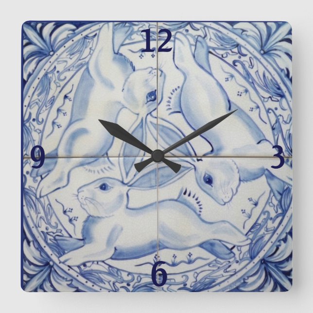 Blau & Weiß Kaninchen Bunny Three Hares Tile Dekor Quadratische Wanduhr (Vorderseite)