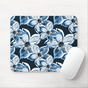 Blau-weiße Blume auf schwarzem Hintergrund. Mousepad