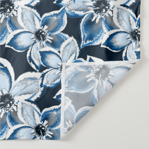 Blau-weiße Blume auf schwarzem Hintergrund. Wandteppich