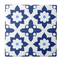 Blau-weiße florale Geometrie