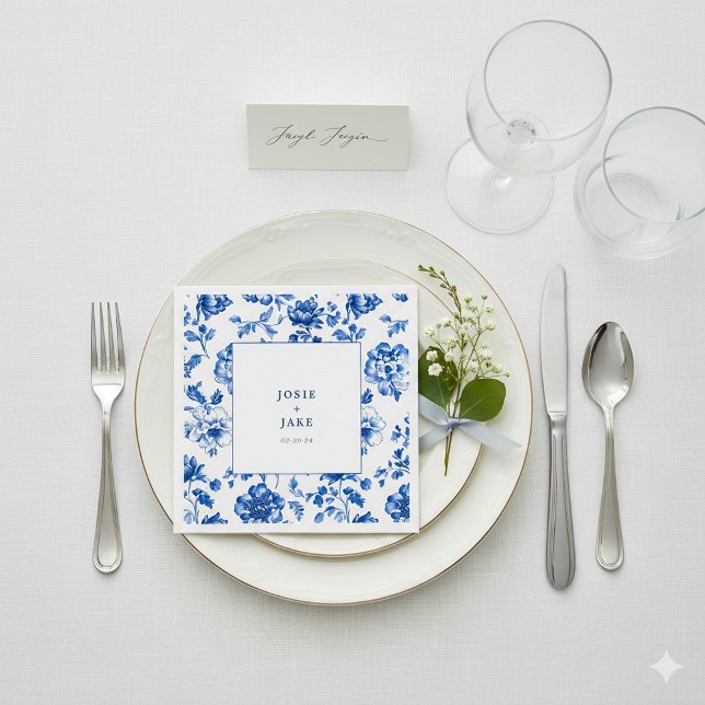 Blau-weiße Hochzeitslippe Serviette (White and blue delftware wedding napkin with bride and groom names.)
