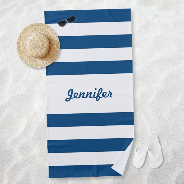 Blau-weiße Streifen Personalisiert Strandtuch (Chic Blue and White Stripes Personalized Beach Towel)