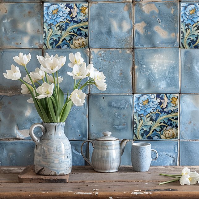 Blau-weiße Vintage-Blumen Fliese (Von Creator hochgeladen)