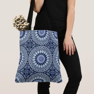 Blau-weißes Kaleidoskop-Mandala-Muster