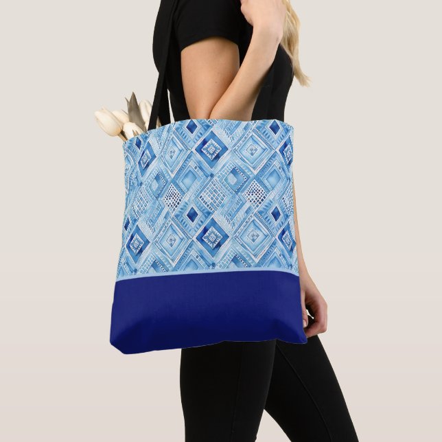 Blau-weißes rautenförmiges Patchwork-Farbenblock (Von Nahem)