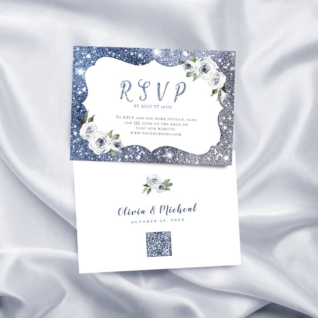 Blaublauer Glitzer Blütenhochzeit QR-Code RSVP Karte (Sparkle blue silver glitter floral wedding QR code RSVP Card)