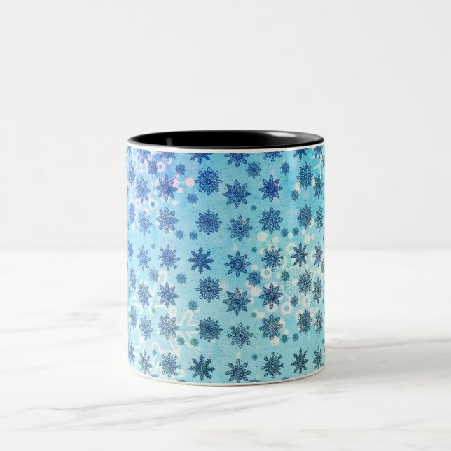 Blaue Abstrakte Schneeflocken Zweifarbige Tasse (Mittel)