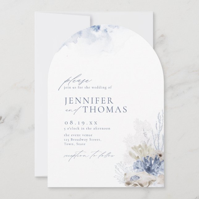 Blaue Aquarellmauer & Muscheln Hochzeit am Strand Einladung (Vorderseite)