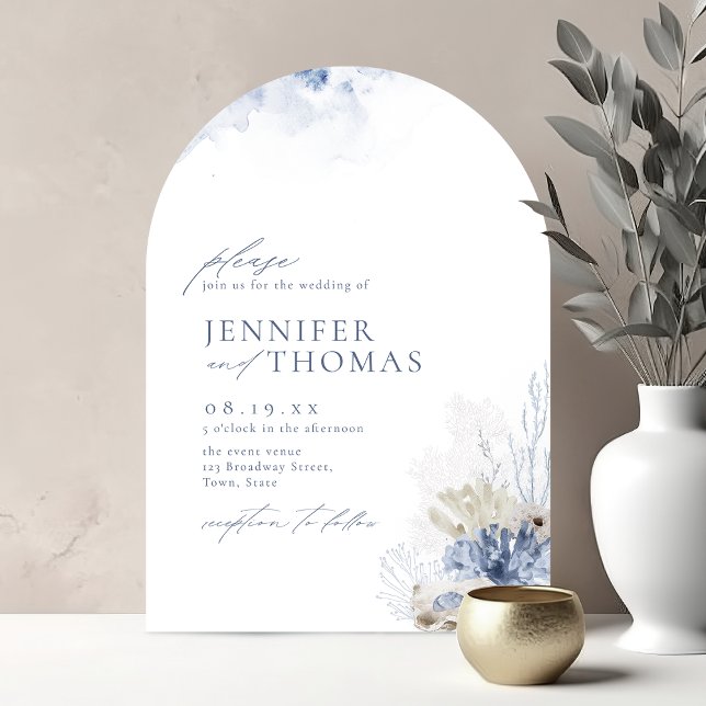 Blaue Aquarellmauer & Muscheln Hochzeit am Strand Einladung (Blue watercolor coral & seashells beach wedding invitation)
