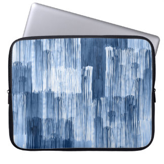 Blaue Aquarellstreifen: Geometrisches Muster Laptopschutzhülle