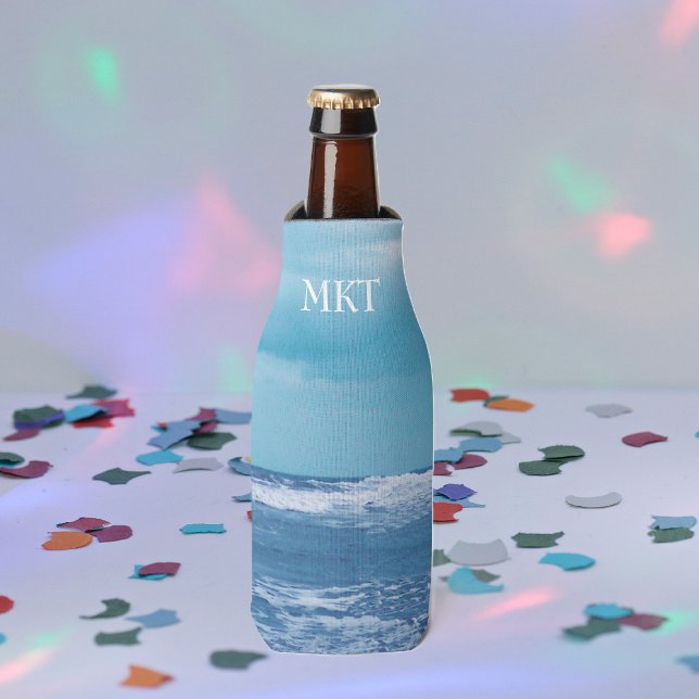 Blaue Atlantikwellen Wolken Himmelsfotografie Flaschenkühler (Photo of blue Atlantic ocean with waves and white caps blue sky on drink bottle cooler.)