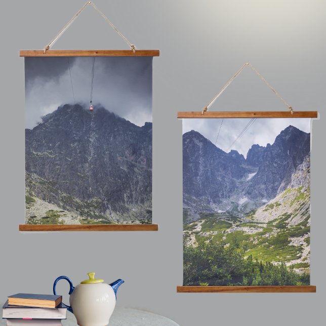 Blaue Berge und ein Tal Wandteppich Mit Holzrahmen (Von Creator hochgeladen)