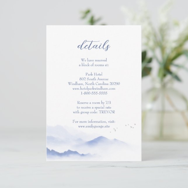 Blaue Berge und Vögel Hochzeitskarte Begleitkarte (Stehend Vorderseite)