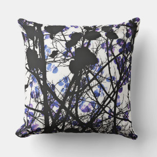Blaue Blumen auf dem Winterbaumkonzept digitale Ku Kissen