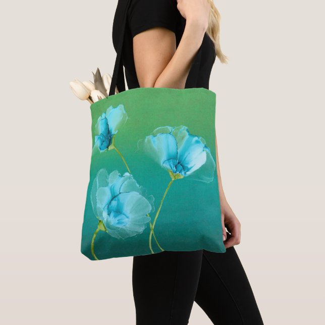 Blaue Blumen auf Ombre Hintergrund-Tasche (Von Nahem)