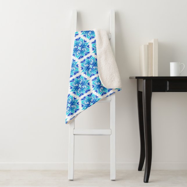 Blaue Blumen, Muster der Blume, Blumenmuster Sherpadecke (Beispiel)