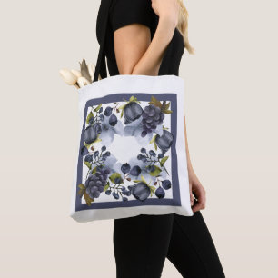 Blaue Blumen und Früchte im Rahmen