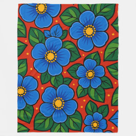 Blaue Blumen und grüne Blätter auf rotem Hintergru Fleecedecke