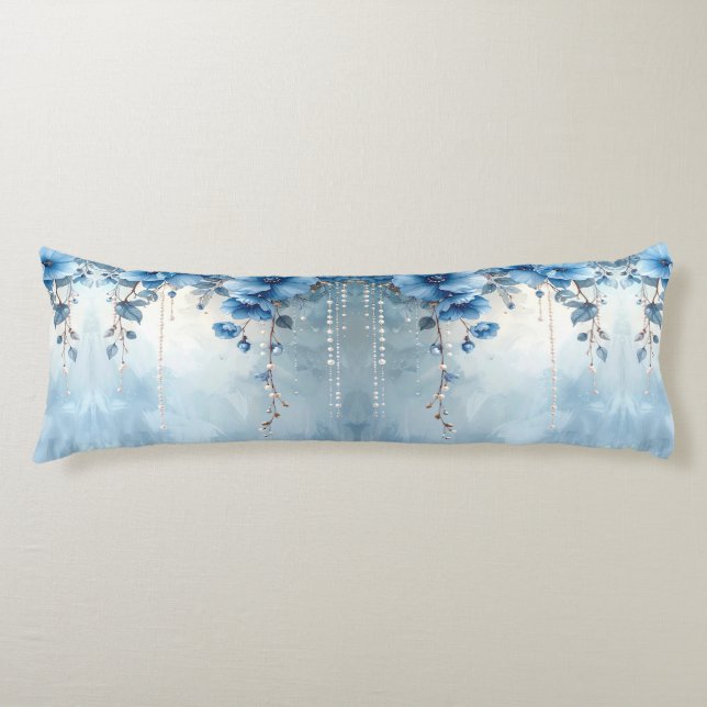 Blaue Blumen und Perlen Körperkissen (Vorderseite)