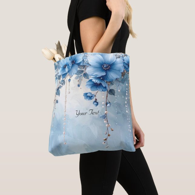 Blaue Blumen und Perlen Tote Bag (Von Nahem)
