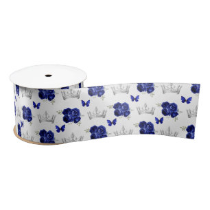 Blaue Blumen und silberne Kronen Satinband
