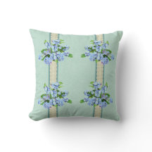 Blaue Blumen und spitzenreversibles Land