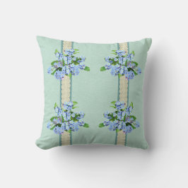 Blaue Blumen und spitzenreversibles Land Kissen