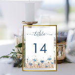 Blaue Blumen und Weizenfeld-Creme Moderne Hochzeit Tischnummer<br><div class="desc">Weiche blaue Kornblumen, die in einem sanften braunen Feld getrockneter Gräser blühen, machen diese einfache Hochzeitskarte modern, aber rustikal und einzigartig. Sie können fast fühlen, wie die sanfte Brise die Gräser bewegt. Einfach, aber elegant, sind die Erdtöne und die sanfte Blues die perfekte Kombination. Die Rückseite der Karte trägt das...</div>