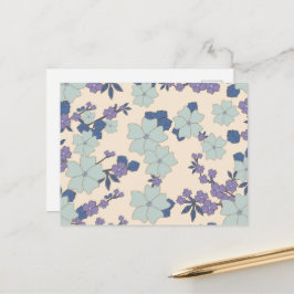 Blaue Blumen, violette Blumen, Blumenmuster Postkarte