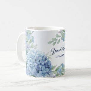 Blaue Blumengrüne Blätter Rahmen Hochzeitsfeier Kaffeetasse