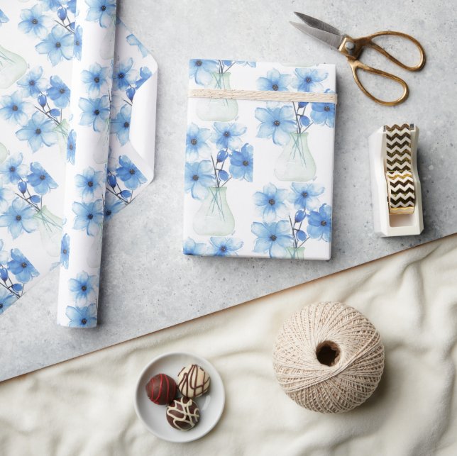 Blaue Blüten in Glasvase Geschenkpapier (Kunsthandwerk)