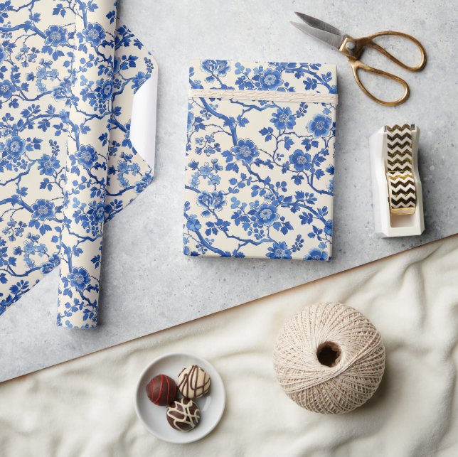 Blaue Blüten Wasserfarbe Chinoiserie Frühlingsgart Geschenkpapier (Basteln)