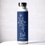 Blaue Brille Hand Floral Bachelorette Trinkflasche<br><div class="desc">Feiern Sie stilvoll mit unserem Namen Hand Scripted Bachelorette Brautparty Thermal Wine Tumbler. Mit seinem eleganten, personalisierten Drehbuch-Design ist dieser Schuster ideal, um Getränke während Ihrer Brautfeierlichkeiten bei optimaler Temperatur behalten. Aus hochwertigen, isolierten Materialien gefertigt, ist es genauso praktisch wie schick. Ideal für Junggeselinnen-Abschiede, Brautpartys oder als nachdenkliches Geschenk verbindet...</div>