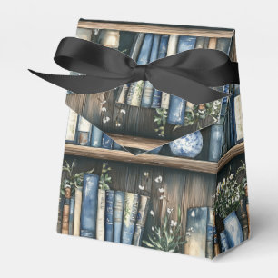 Blaue Bücher und Blumen auf dem Bücherregal Geschenkschachtel
