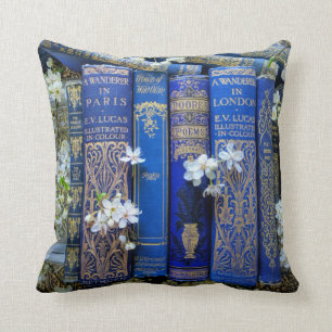 Blaue Bücher und Blüten Kissen