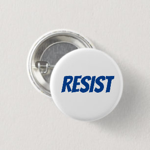 Blaue Buchstaben "Resist"- Button