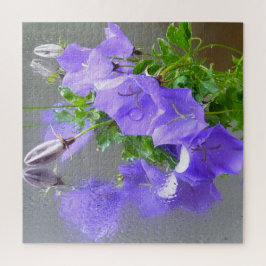 Blaue Campanula mit Regentropfen und Reflektionen Puzzle