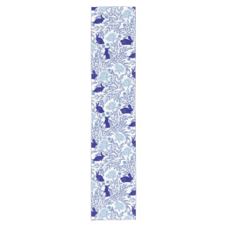 Blaue Chinoiserie-Hase - Vintage-Hasen- und Blumen Kurzer Tischläufer