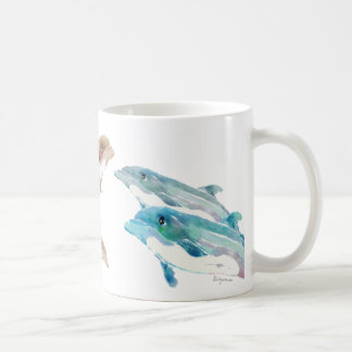 Blaue Delphine auf der Tasse