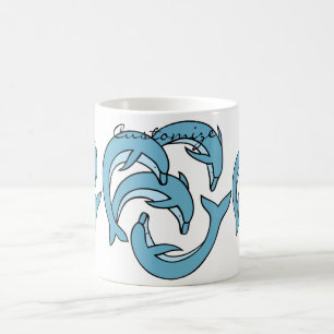Blaue Delphine, die Thunder_Cove umkreisen Kaffeetasse