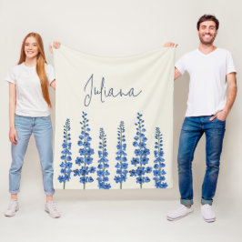 Blaue Delphinium-Blume im Juli Fleecedecke