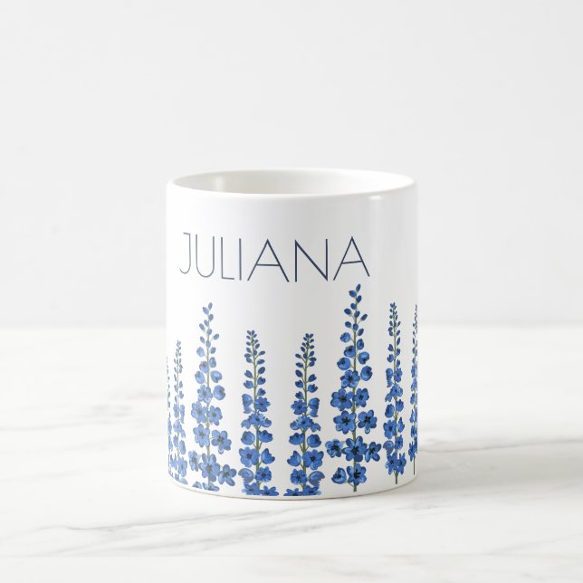 Blaue Delphinium-Blume im Juli Kaffeetasse (Mittel)