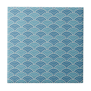Blaue Drachen-Schuppen im Vintage-Kimono-Muster Fliese