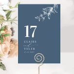 Blaue Elegante, minimale botanische Hochzeit Tischnummer<br><div class="desc">Führe deine Gäste mit dieser eleganten, blau-weißen Hochzeitskarte zum Tisch, um die Tischnummer zu sehen. Stilvolles und einfaches Design mit Namen auf der Seite und dem "und" in moderner handgeschriebener Kalligrafie. Feine, handgezeichnet, botanisch-grüne Ecke Detail. Bitte geben Sie für jede Tischnummer eine individuelle Bestellung auf (d.h. für eine Veranstaltung mit...</div>