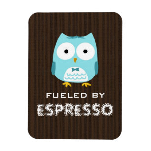 Blaue Eule, angetrieben von Espresso (Anpassbarer Magnet