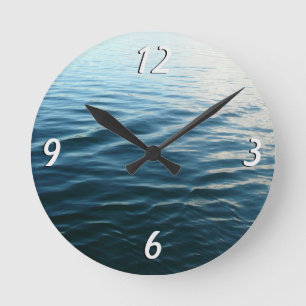 Blaue Farbschattierungen des Wassers - Abstrakte N Runde Wanduhr