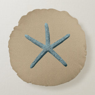 Blaue FingerStarfish auf Sand farbigem Hintergrund Rundes Kissen