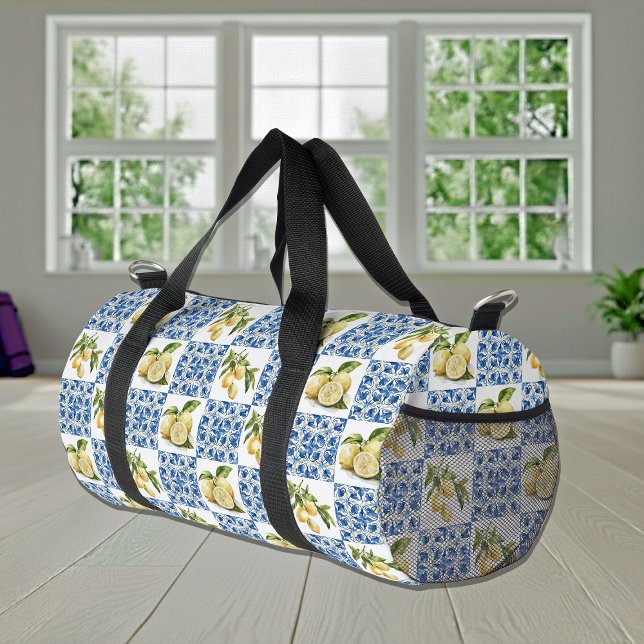 Blaue Fliesen Französisches Land Lemonen Muster Duffle Bag (Von Creator hochgeladen)